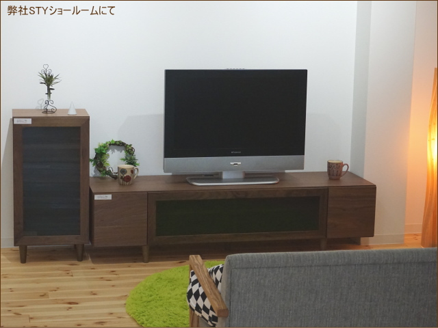 Avアンプもdvdソフトも大量収納するウォールナットの上質なテレビ台