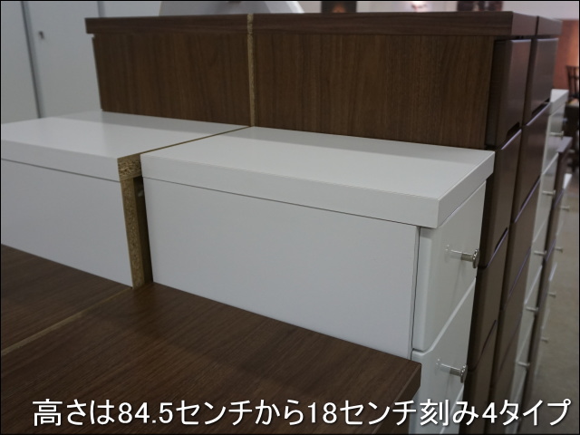 幅2.5センチ、高さ18センチ刻みの国産完成品引出し隙間収納を宅内設置配送